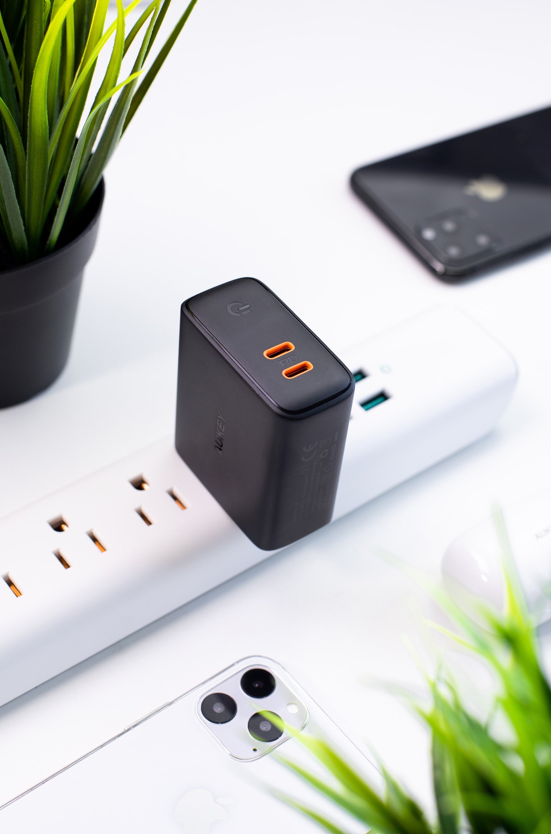 Top 10 Universal Power Adapters for Worldwide Compatibility Travelupic